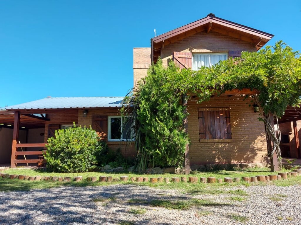 Cabañas en Panaholma frente al río